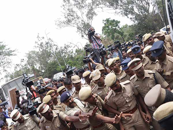 ஏபிவிபியை தடை செய்..