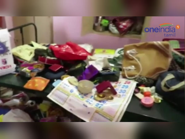 In Pollachi in a drawing teacher's house 75 sovereign jewels and 3 lakhs rupees looted In Pollachi in a drawing teacher's house 75 sovereign jewels and 3 lakhs rupees looted
