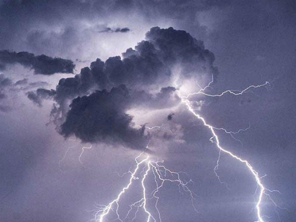 At least 12 farmers, including 5 women, were injured in the Lightning attack near Tirunelveli At least 12 farmers, including 5 women, were injured in the Lightning attack near Tirunelveli