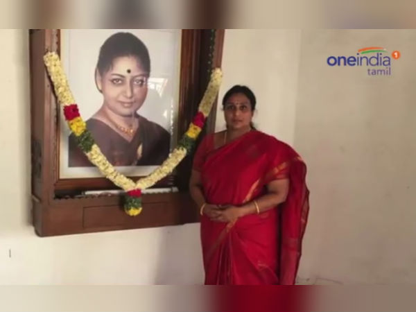 MGR's wife Janaki's 21st death anniversary today and her adopted daughter paid homage MGR's wife Janaki's 21st death anniversary today and her adopted daughter paid homage