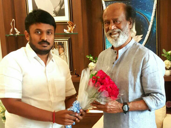 Political parties in big fear after seeing Rajini moves 