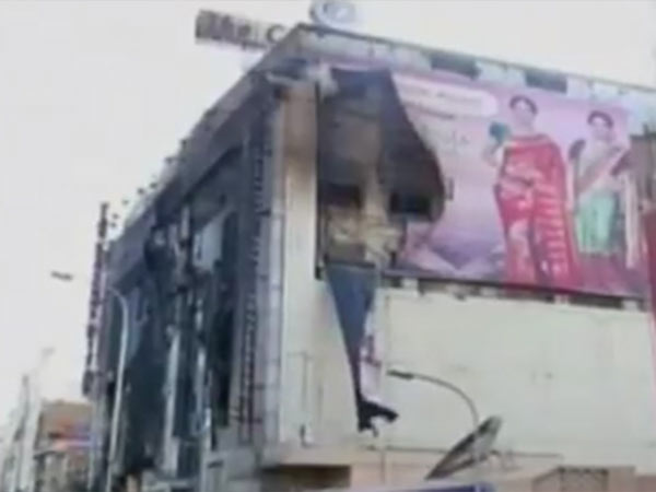 மொட்டைமாடியில் வேடிக்கை பார்க்க வேண்டாம்