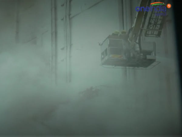 அடுக்குமாடிகளின் மேல்