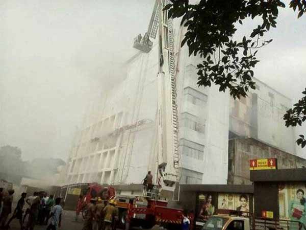 சாலையோர கடைகள் சாலையோர கடைகள்