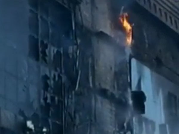 உறுதியை இழந்த கட்டடம்