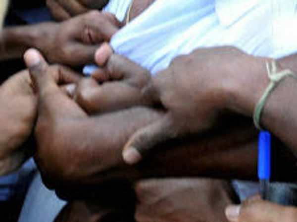 சரமாரி அடி உதை 