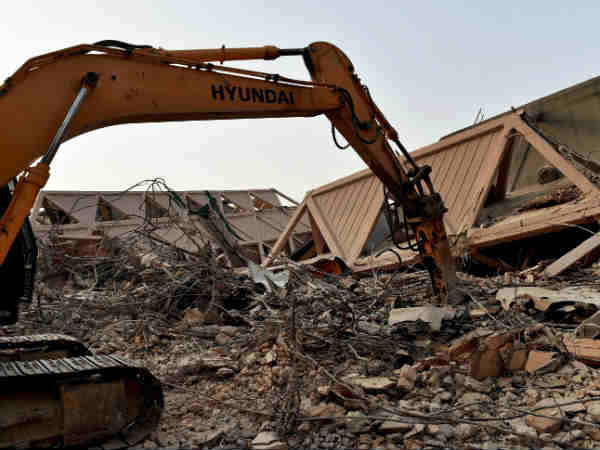 அரசு சார்பில் கட்டடம் இடிப்பு அரசு சார்பில் கட்டடம் இடிப்பு