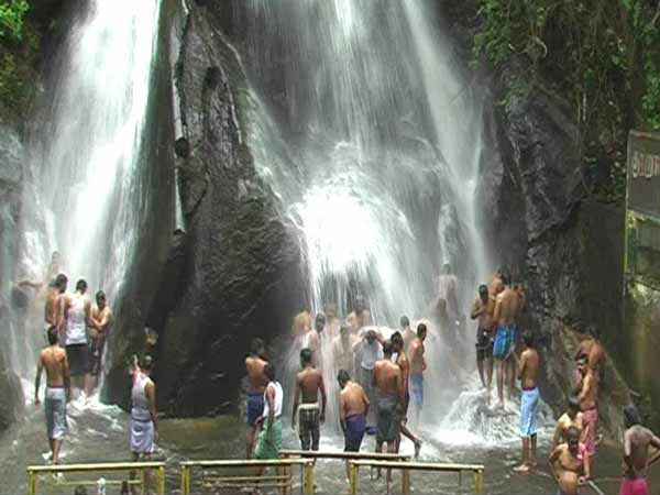 களைகட்டும் குற்றால சீசன் 