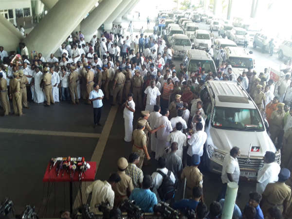 குவிக்கப்பட்ட கூட்டம் 