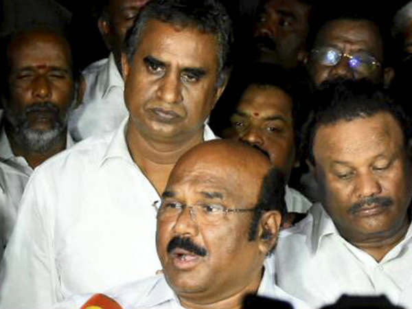 ஜெயக்குமாருக்கு ஆப்பு ரெடி? 