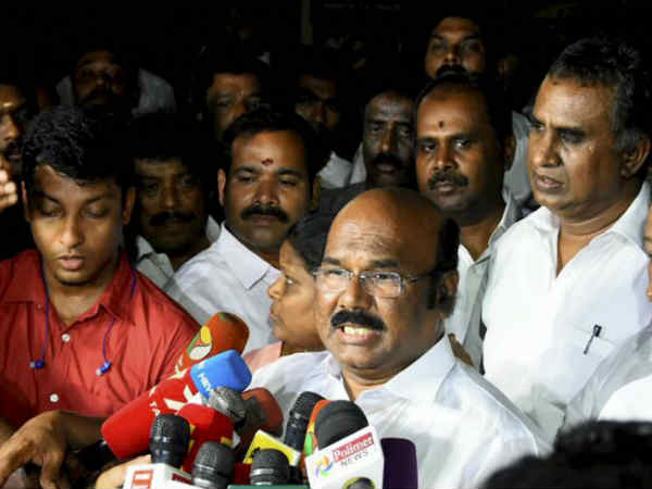  தினகரனை விலக்கி வைக்க முடிவு 