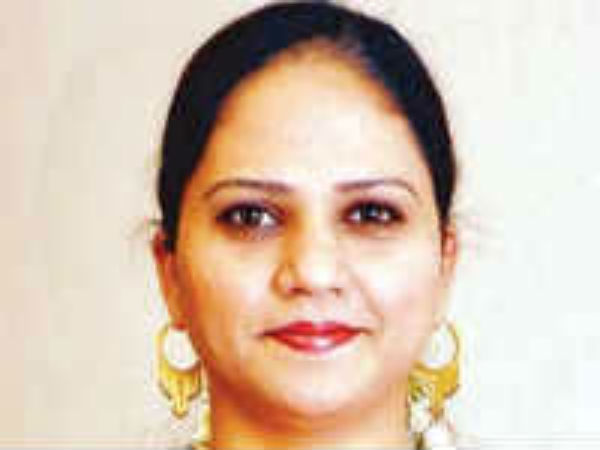 சேலையை கிழித்தனர் 