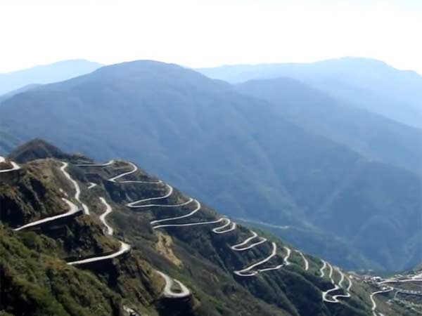  சுற்றுலா பயணிகள் தத்தளிப்பு