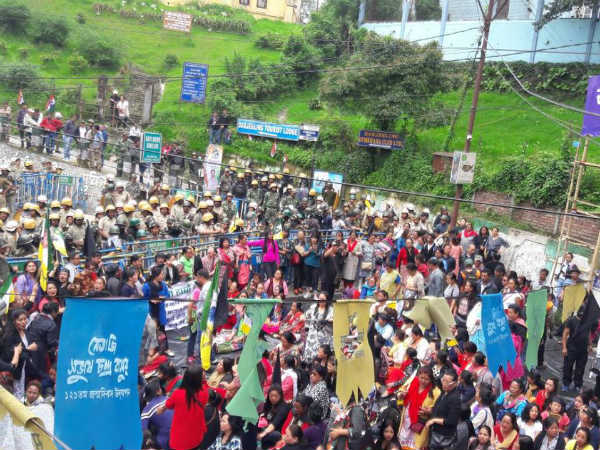  எப்போதும் போர்க்களம்தான்