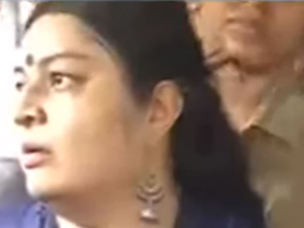 போயஸ் தோட்டத்தில் தீபா 