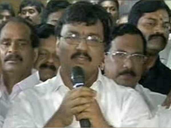 சேனல் ஆளுக்கு வலைவீச்சு 