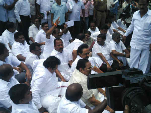 எதிர்கட்சியினர் கைது எதிர்கட்சியினர் கைது