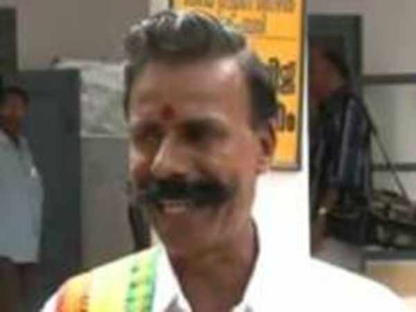 சாதனைக்காக போட்டி