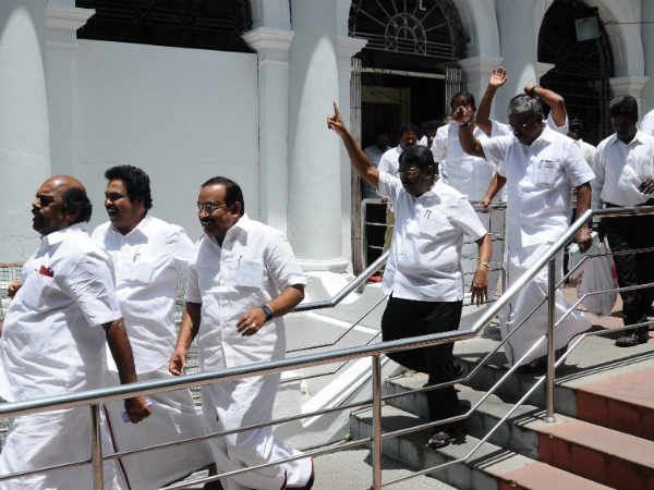 திமுக வெளிநடப்பு 