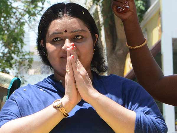 களத்தில் தீபா 