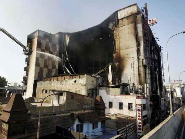 முன் பகுதி இடிந்தது 