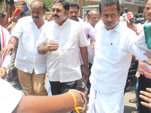 அமைச்சர் பதவிக்காக...