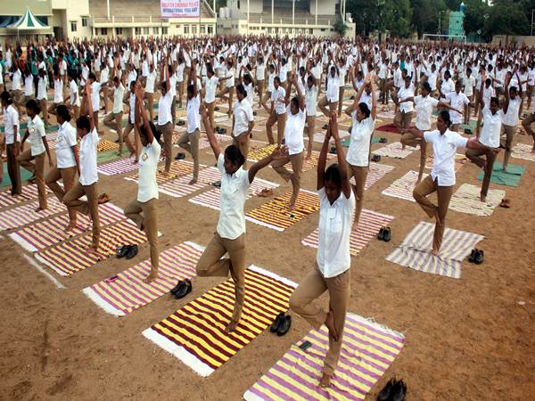  1,000 cops participated in a yoga programme conducted by the Chennai city police 