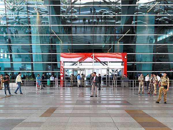 பறக்க வாழ்நாள் தடை 