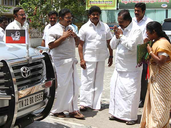  அறியாத அமைச்சர்கள் 