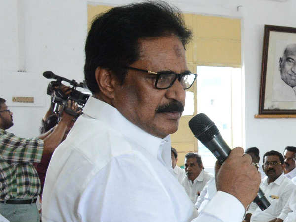 ஐ.டி. ரெய்டுக்கு பயந்து..