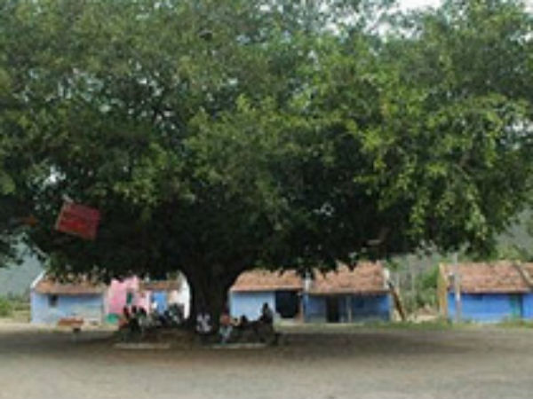 புகார் பதிய பல போராட்டங்கள் 