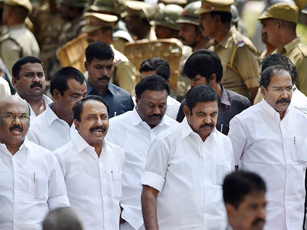 பழனிச்சாமி அணி ஆதரவு 