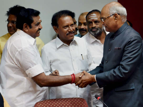 தமிழக முதல்வருடன்.. 