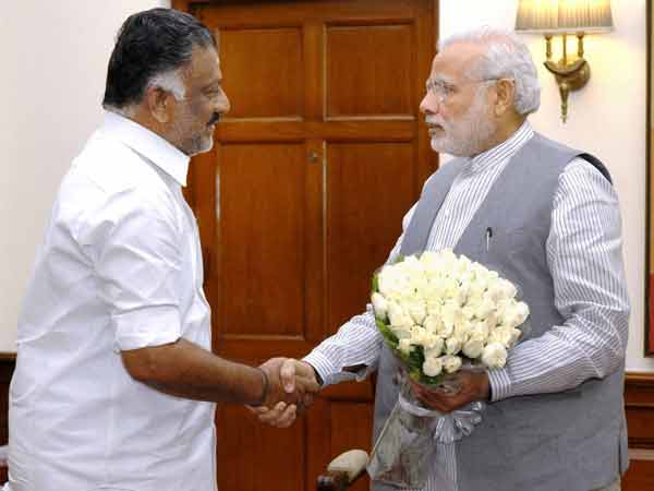 நலம் விசாரித்த மோடி 
