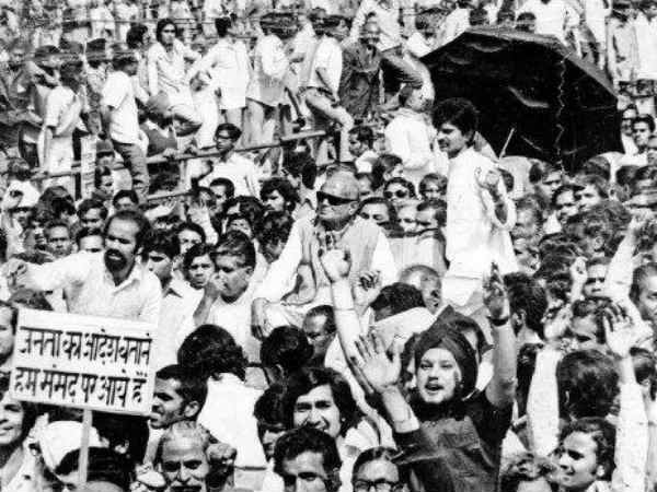 காங்கிரஸ் அரசின் நெருக்கடி நிலை காங்கிரஸ் அரசின் நெருக்கடி நிலை