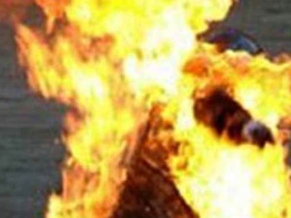  தீவைத்து எரித்ததாக... 