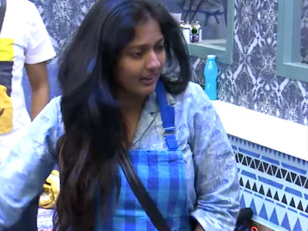 ‘எச்ச’காயத்ரி 