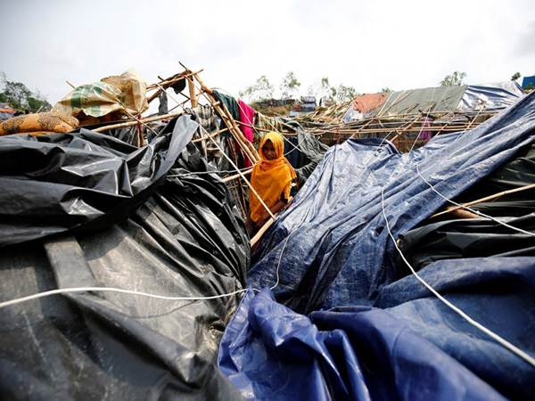 Rohingya camps in Bangladesh destroyed by Cyclone Mora