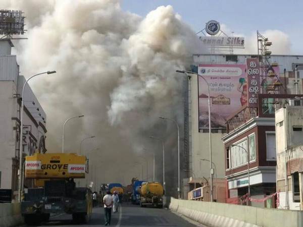 The major fire at the Chennai Silks showroom The major fire at the Chennai Silks showroom