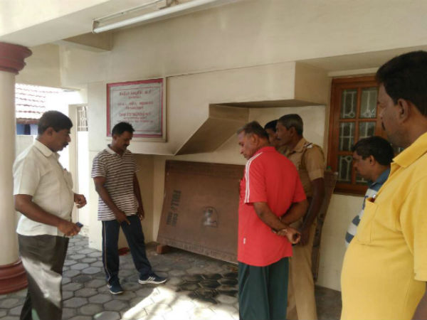 Petrol bomb thrown on cpm office in Coimbatore 