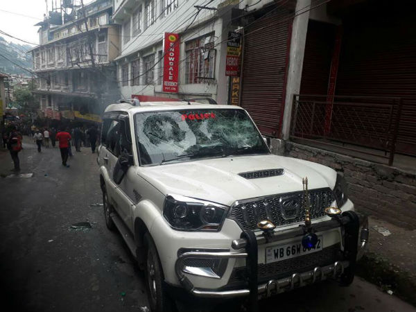 Gorkha janmukti morcha supporters supporters clash with police 