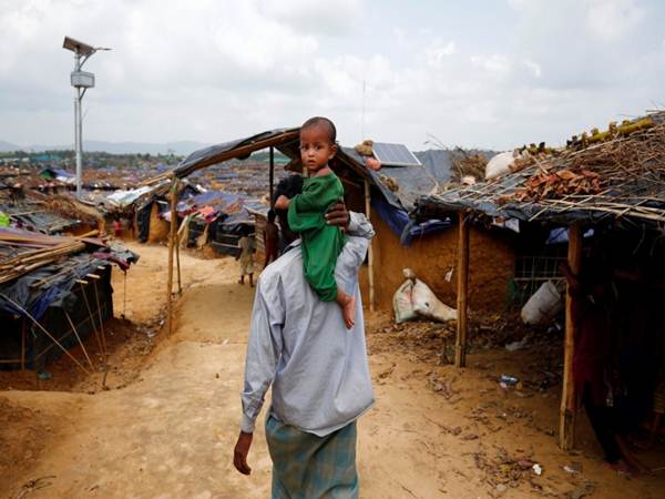 Rohingya camps in Bangladesh destroyed by Cyclone Mora