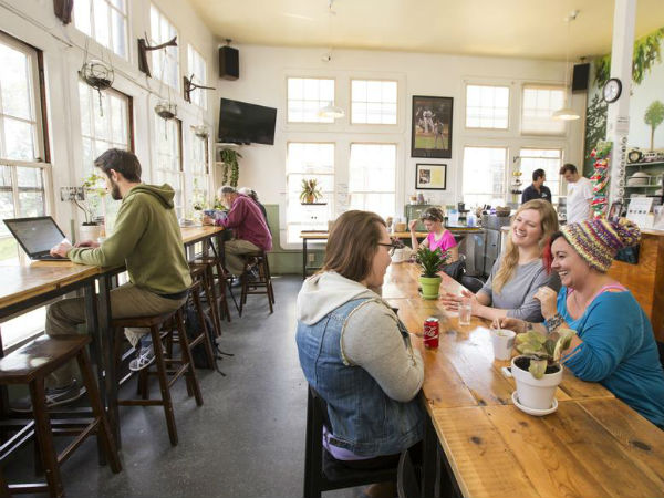 மக்கள் கூட்டம் 