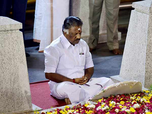 சமாதியில் தியானம் 