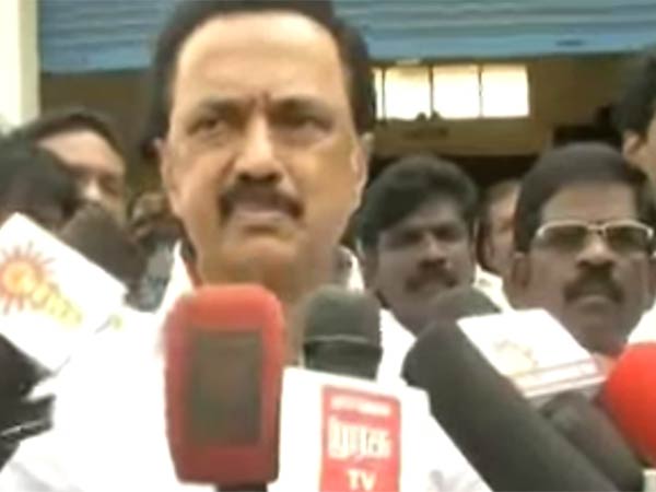 ஆளுங்கட்சியின் அடிவருடிகள்