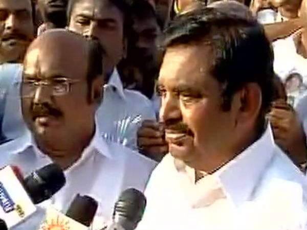 விஷமிகள் தூண்டுகிறார்கள்