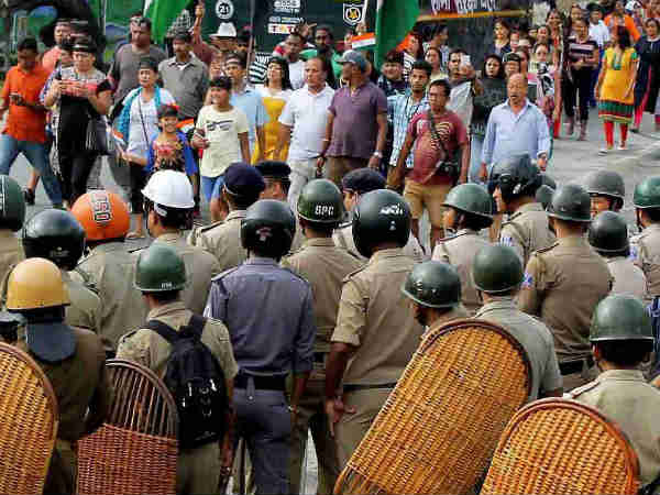 அத்தியாவசிய பொருட்கள் தடுப்பு 