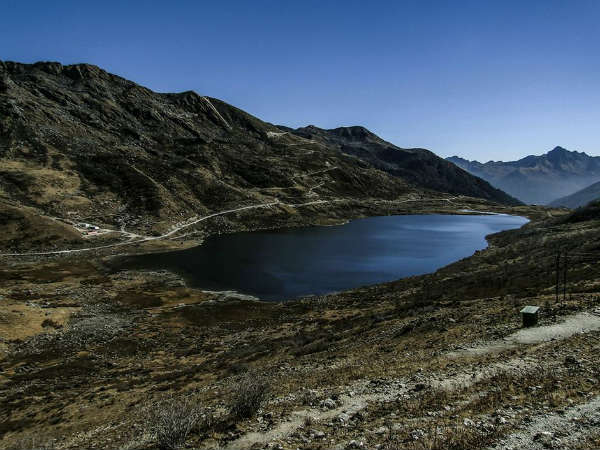 போர் பீதி தெரிகிறது 