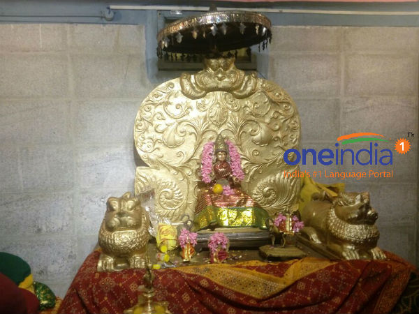 அம்மனுக்கு வளைகாப்பு: