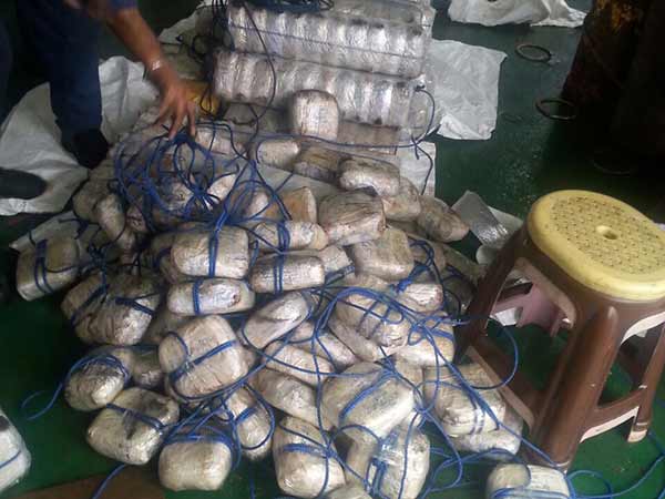 1,500 kg Heroin Worth Rs. 3,500 Crore Seized From Vessel Off Gujarat 1,500 kg Heroin Worth Rs. 3,500 Crore Seized From Vessel Off Gujarat